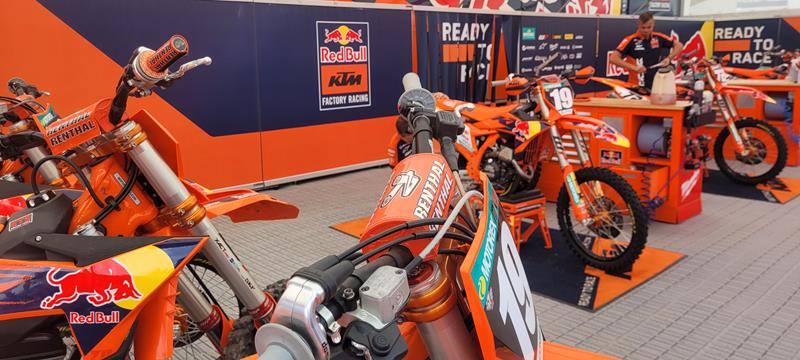 Dominancia techniky KTM v priamom prenose od OKR Moto